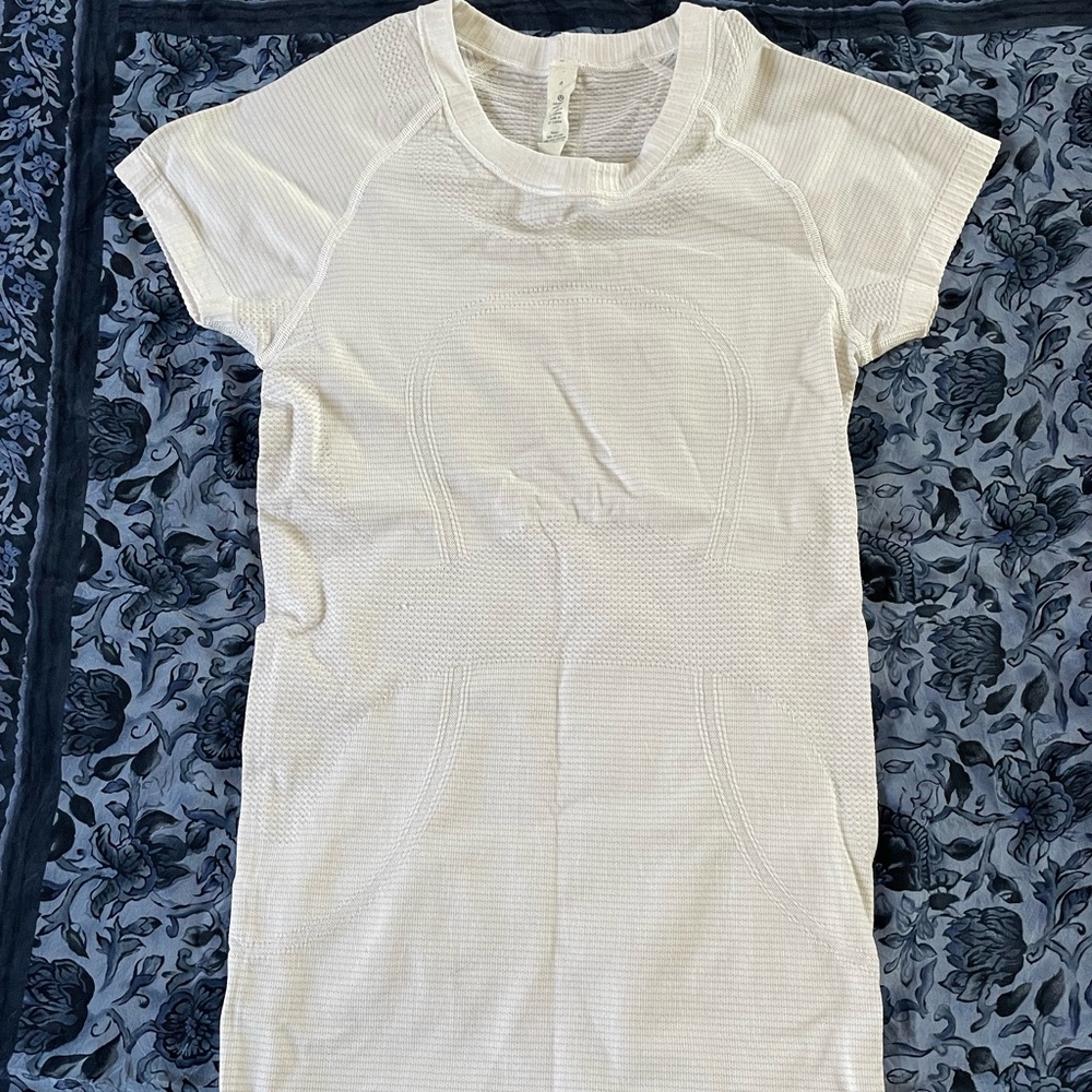 Lululemon short sleeve top